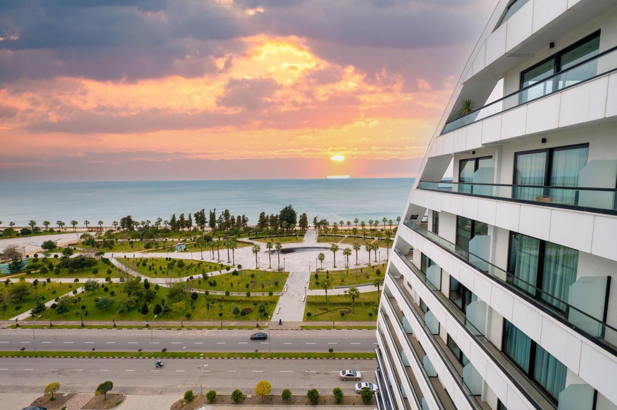 The Grandeur Hotel Batumi Eksteriør billede